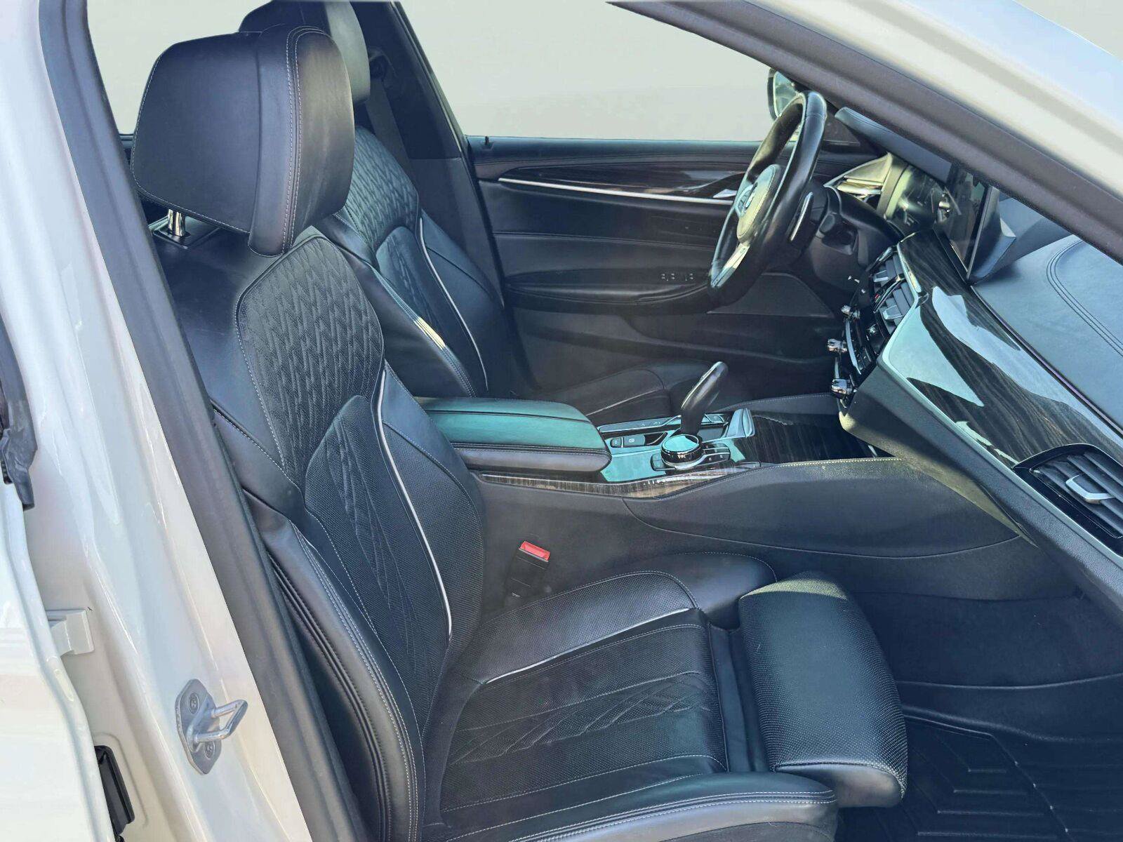 Used 2019 BMW M550i xDrive AWD/4WD image 36