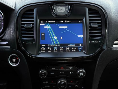 Used 2018 Chrysler 300 S w/ 300S Premium Group image 40