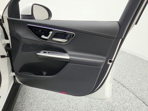 Used 2024 Mercedes-Benz GLC 300 image 21