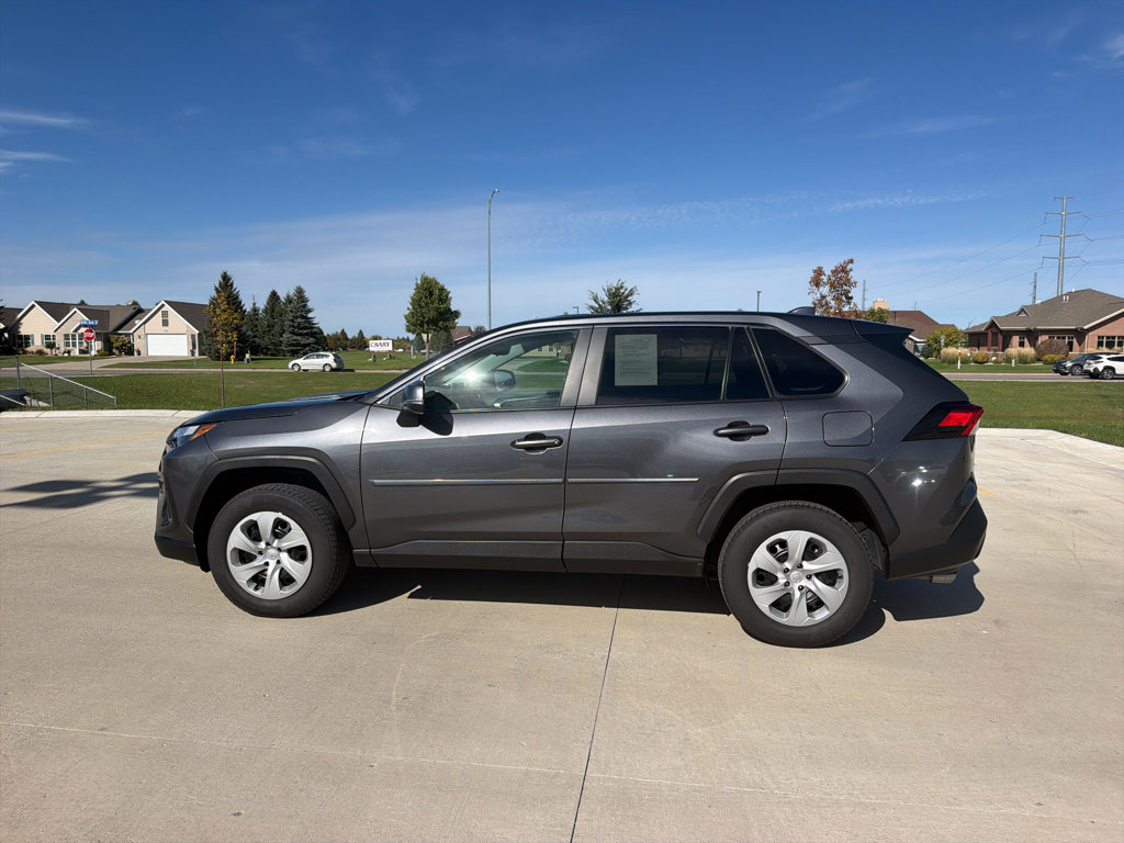 Used 2023 Toyota RAV4 LE AWD/4WD image 1