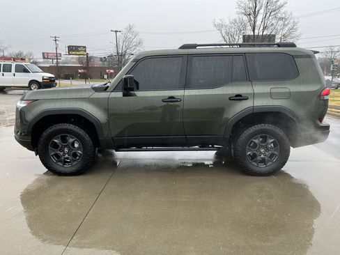 Used 2025 Lexus GX 550 w/ Accessory Package (32) image 5