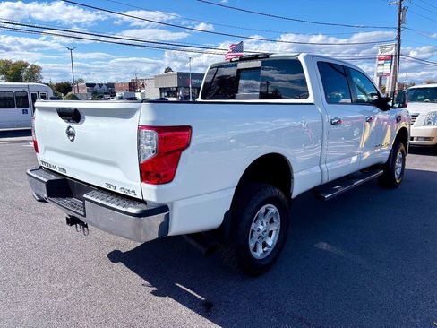 Used 2018 Nissan Titan SV AWD/4WD image 6