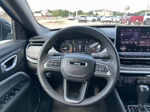 Used 2024 Jeep Compass Latitude AWD/4WD image 11