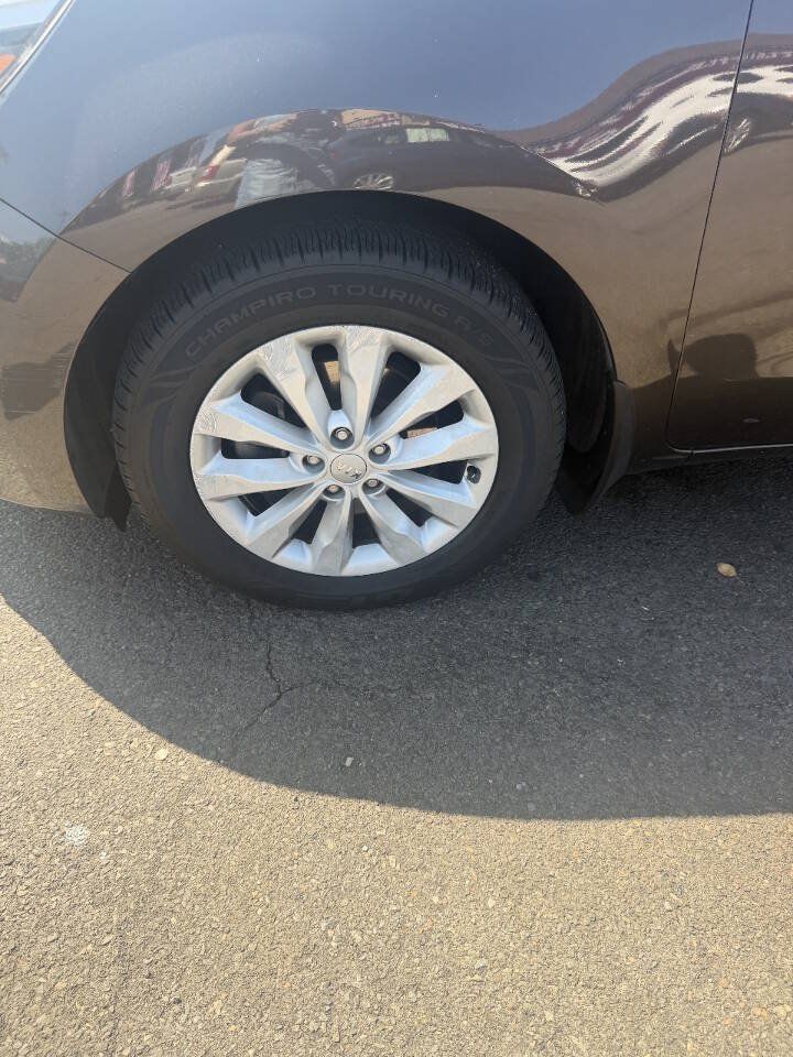 Used 2017 Kia Sedona EX FWD image 13