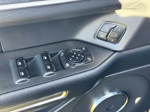 Used 2022 Ford Expedition XLT image 14