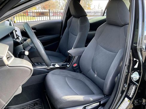 Used 2021 Toyota Corolla LE image 7