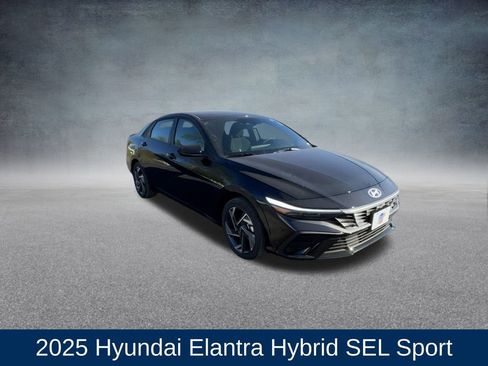Used 2025 Hyundai Elantra SEL image 3