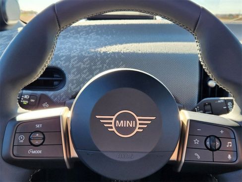 Used 2025 MINI Cooper 2-Door Hardtop image 23