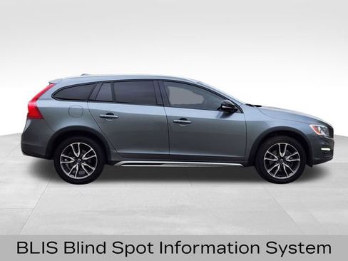 Used 2018 Volvo V60 T5 Cross Country w/ Convenience Package AWD/4WD image 9