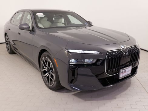Used 2024 BMW 740i RWD image 6