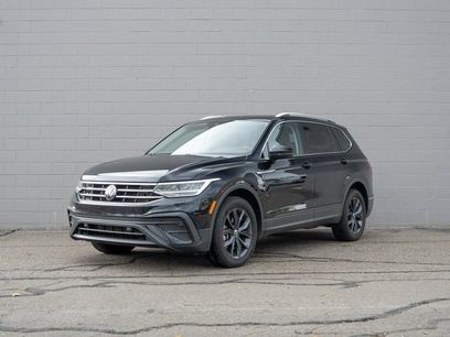 Used 2022 Volkswagen Tiguan SE w/ Panoramic Sunroof Package