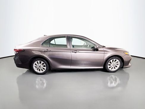 Used 2022 Toyota Camry LE FWD image 11