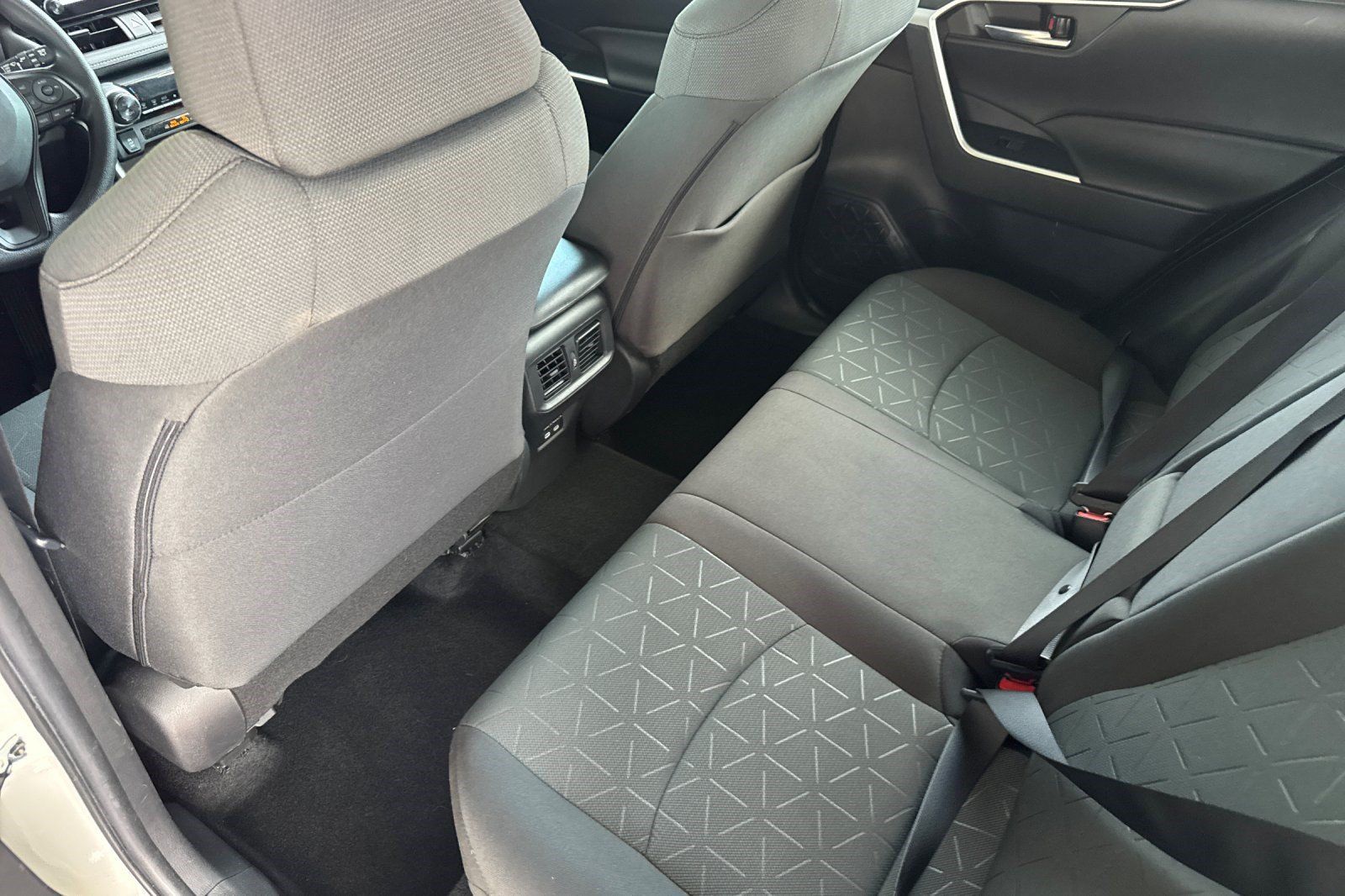 Used 2023 Toyota RAV4 XLE w/ Convenience Package FWD image 25