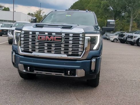 New 2025 GMC Sierra 2500 Denali w/ Denali Reserve Package image 3