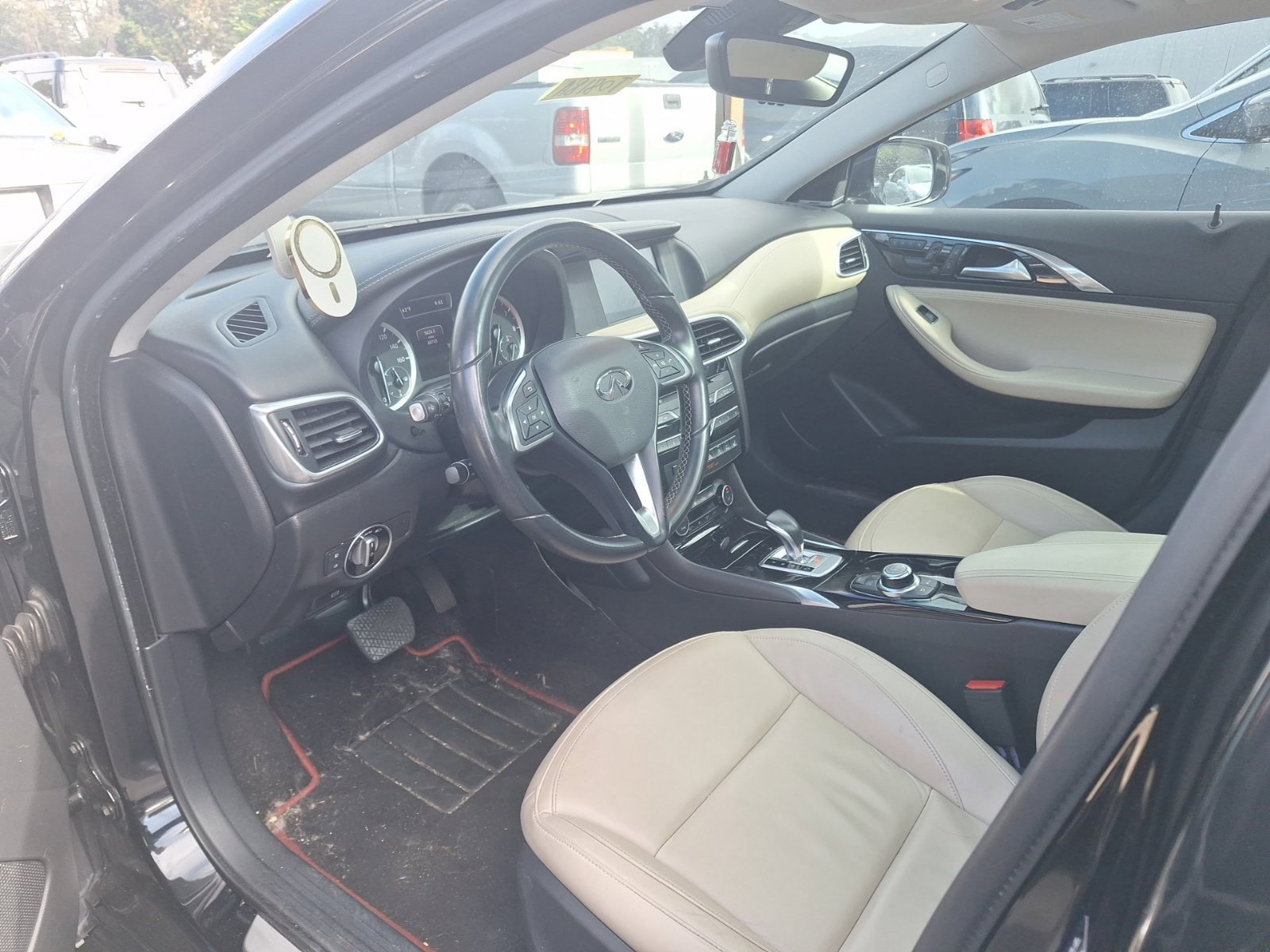 Used 2018 INFINITI QX30 Premium w/ Navigation Package FWD image 9