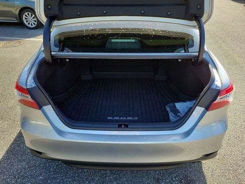 Used 2020 Toyota Camry XLE image 19