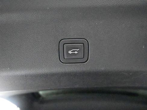 Used 2024 GMC Yukon XL SLT image 26