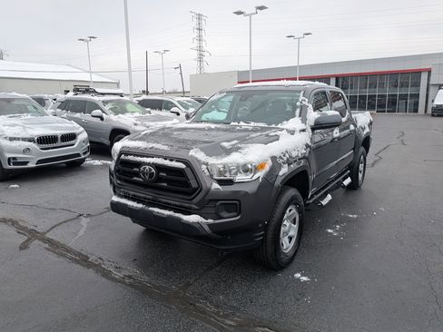 Used 2022 Toyota Tacoma SR image 3