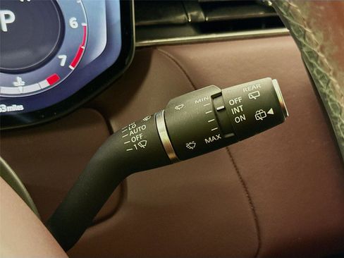 Used 2023 Land Rover Range Rover Sport SE Dynamic image 4