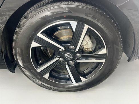 Used 2024 Nissan Sentra SV FWD image 11
