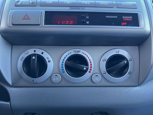 Used 2005 Toyota Tacoma Base image 18