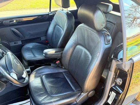 Used 2007 Volkswagen Beetle Convertible w/ Package 2 image 37