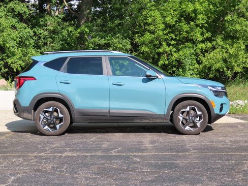 Certified 2026 Kia Seltos EX AWD/4WD image 2