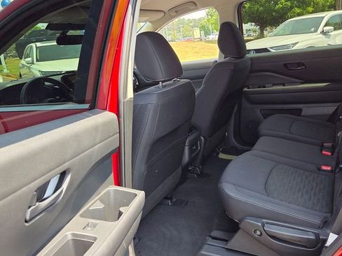 Used 2025 Nissan Pathfinder SV FWD image 7