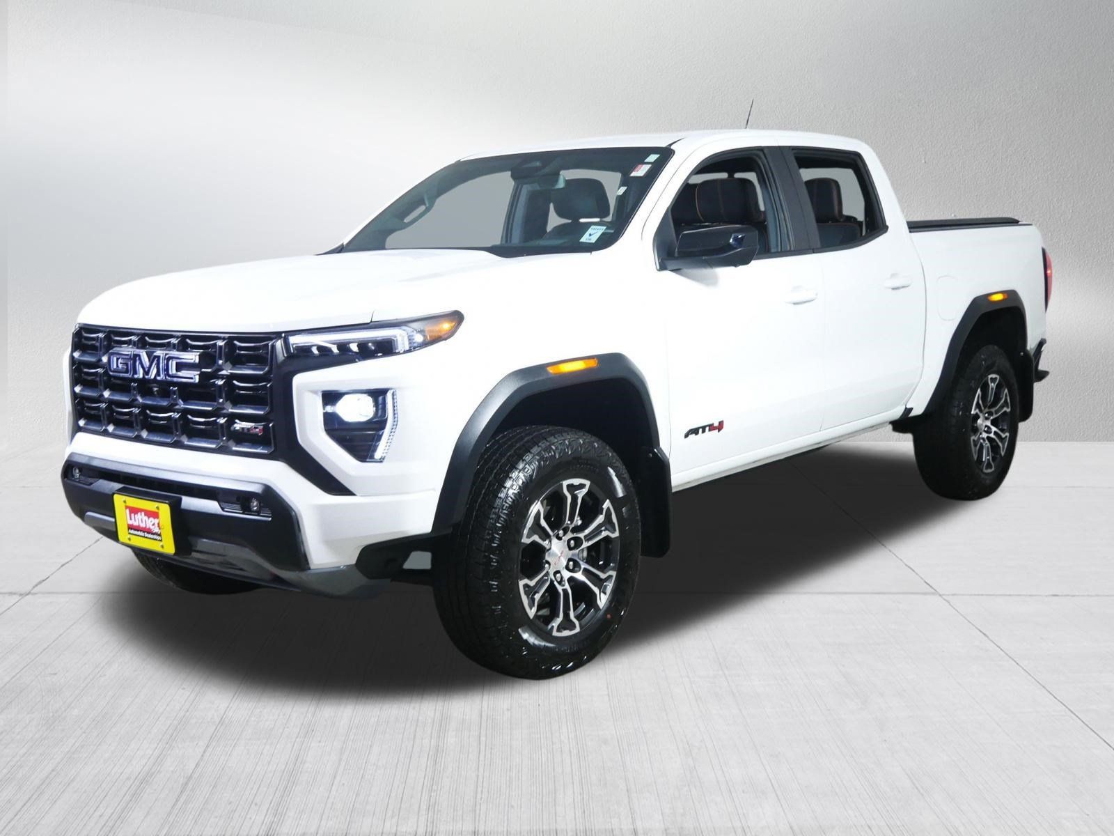 Used 2023 GMC Canyon AT4 w/ AT4 Premium Package AWD/4WD image 3