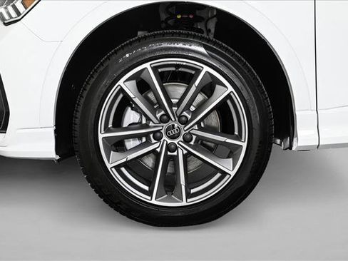 New 2025 Audi Q3 2.0T Premium image 24