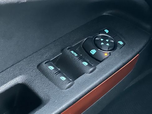 Used 2021 Ford EcoSport SE w/ SE Appearance Package image 32