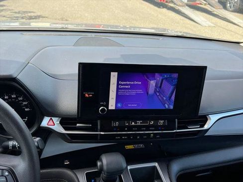 Certified 2025 Toyota Sienna LE FWD image 22