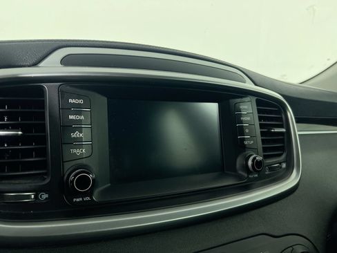 Used 2019 Kia Sorento FWD image 25