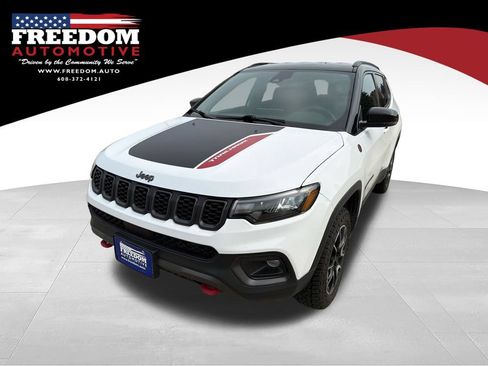 Used 2025 Jeep Compass Trailhawk AWD/4WD image 1