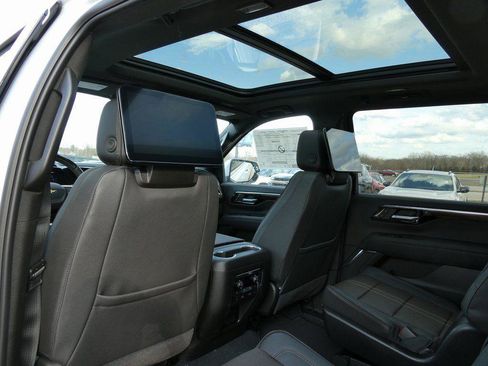 New 2026 Chevrolet Suburban High Country AWD/4WD image 19