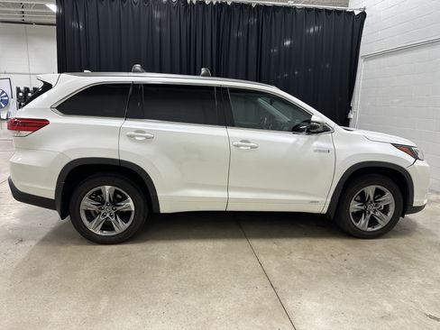 Used 2019 Toyota Highlander Limited Platinum AWD/4WD image 11