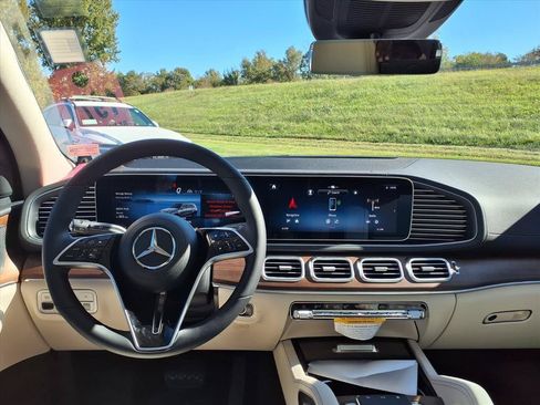 Used 2026 Mercedes-Benz GLS 450 4MATIC image 11