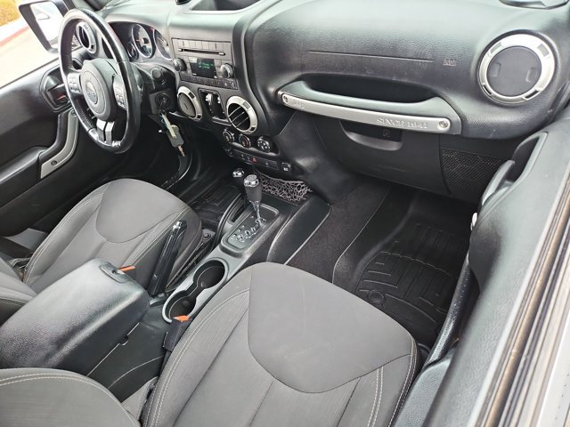 Used 2018 Jeep Wrangler Unlimited Sahara w/ Connectivity Group AWD/4WD image 20