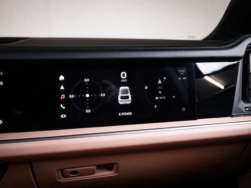 Certified 2024 Porsche Cayenne Turbo AWD/4WD image 19