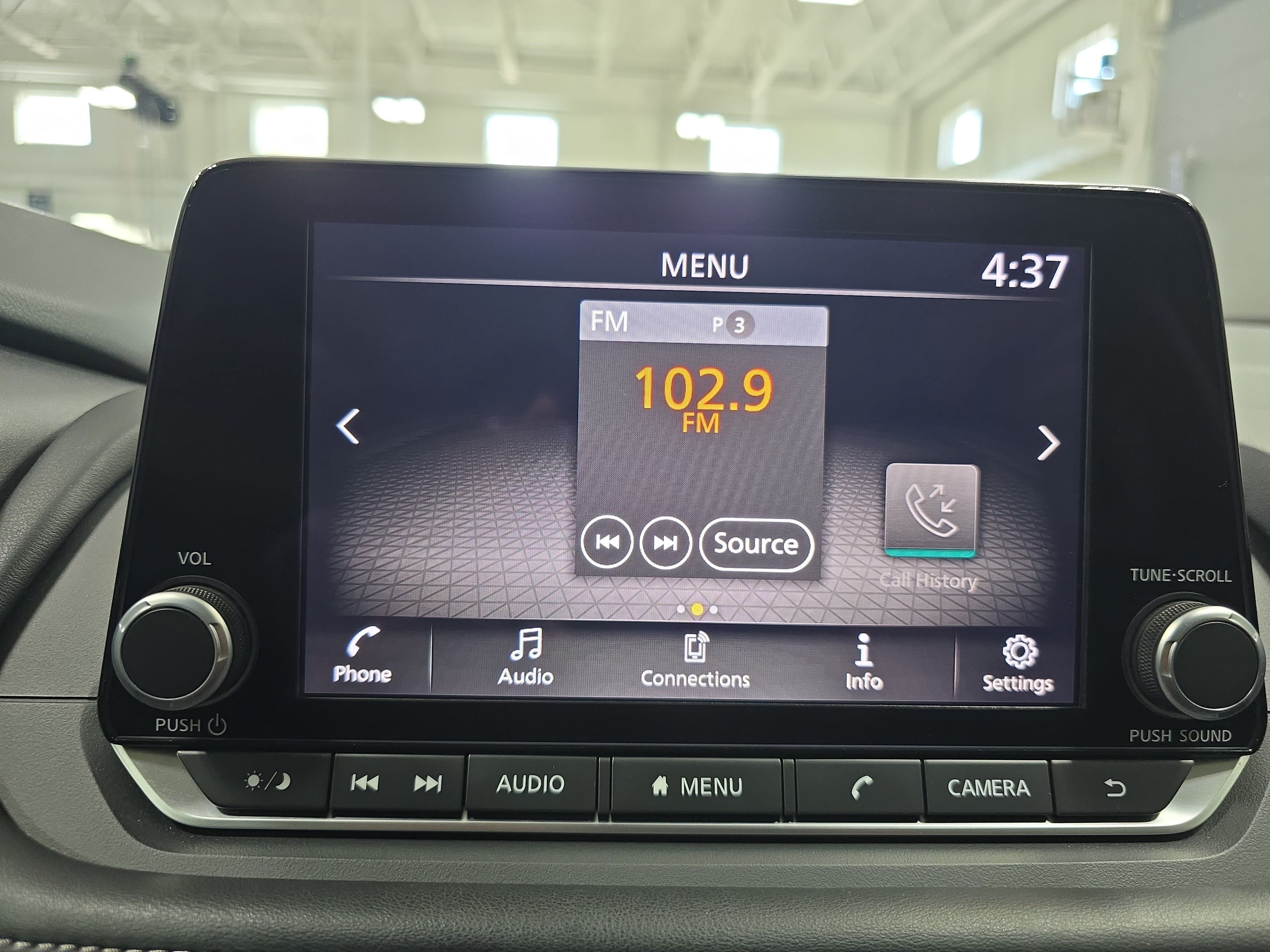 Used 2025 Nissan Rogue S AWD/4WD image 20