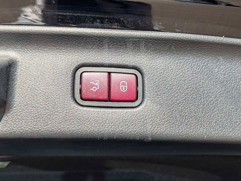 Used 2025 Mercedes-Benz S 580e 4MATIC Sedan image 28