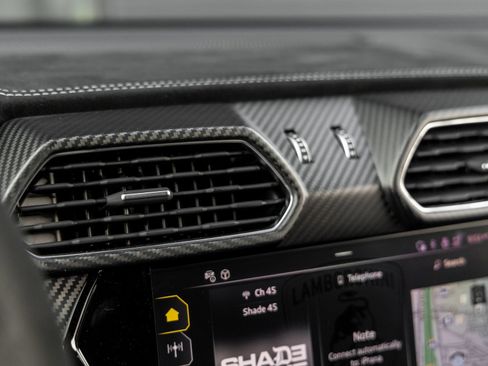 Used 2024 Lamborghini Urus Performante AWD/4WD image 42