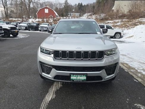 New 2026 Jeep Grand Cherokee Limited AWD/4WD image 2
