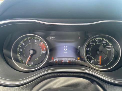 Used 2019 Jeep Cherokee Trailhawk AWD/4WD image 18