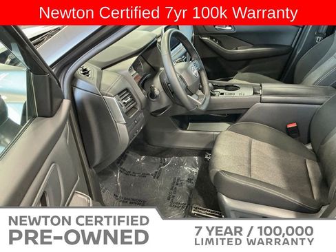 Used 2025 Nissan Rogue SV FWD image 4