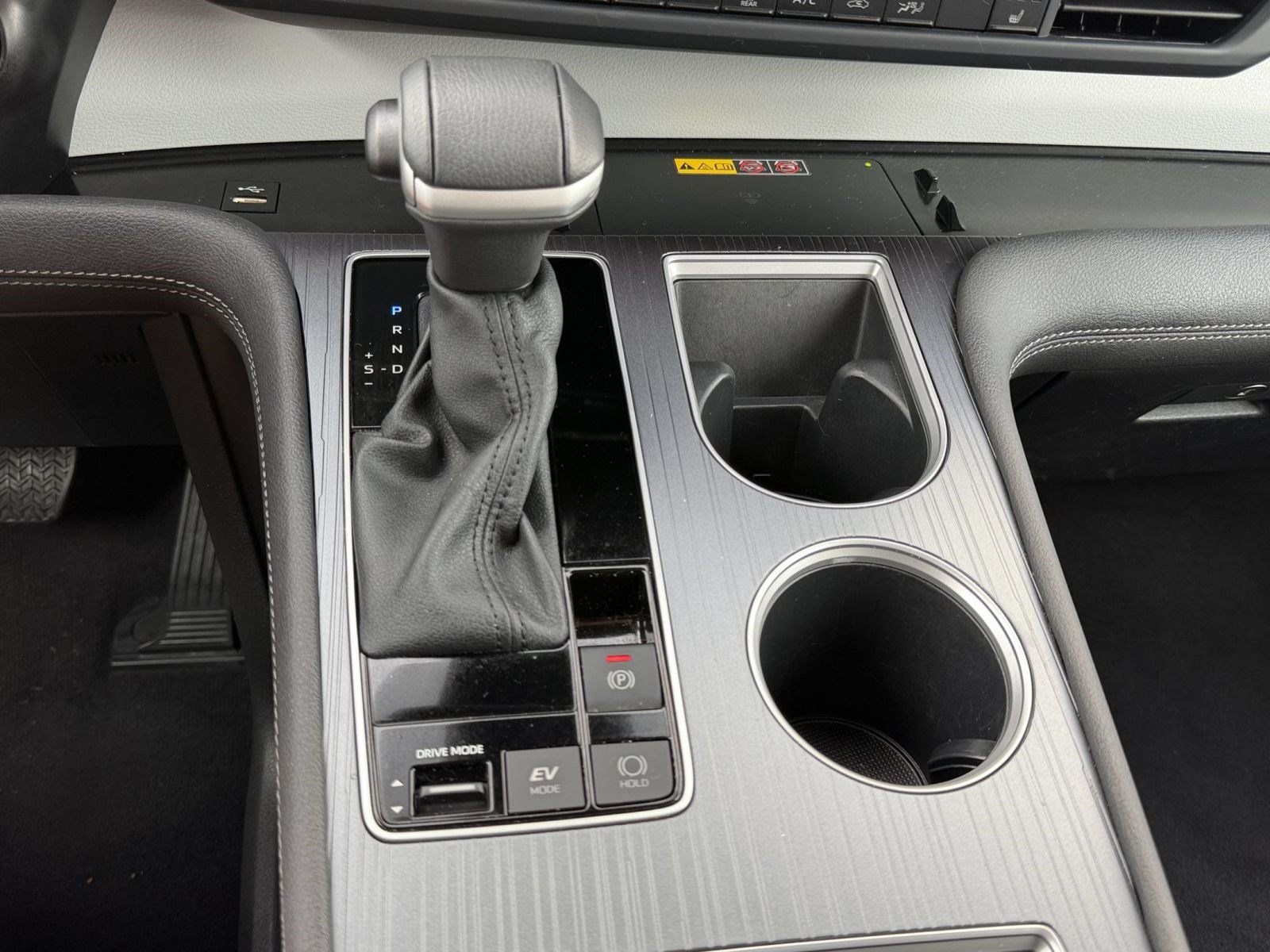 Used 2025 Toyota Sienna XLE FWD image 19