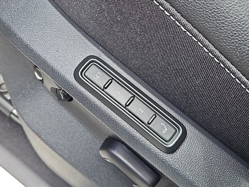 New 2026 Volkswagen Atlas Cross Sport SEL Premium R-Line image 15