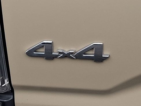 Used 2016 Toyota Tacoma Limited image 30