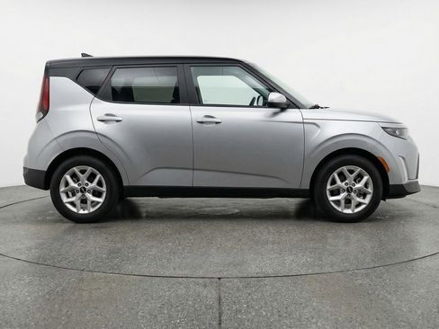 Used 2025 Kia Soul LX w/ LX Technology Package image 11