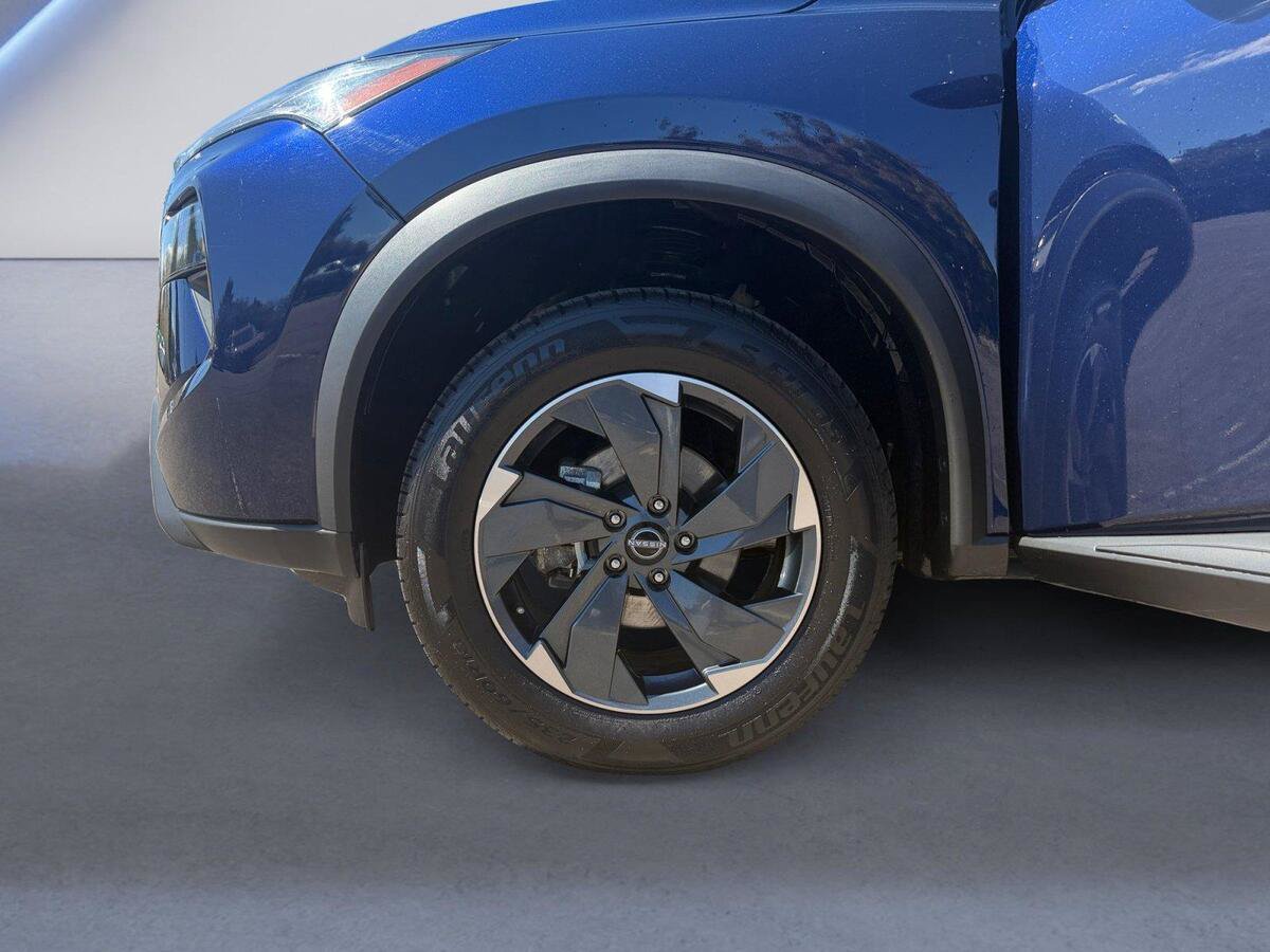Used 2024 Nissan Rogue SV AWD/4WD image 14